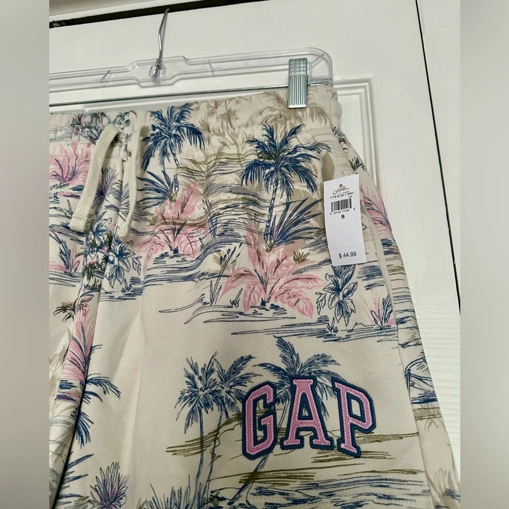 GAP Factory Women’s Tropical Print Shorts - Picture 5 of 6